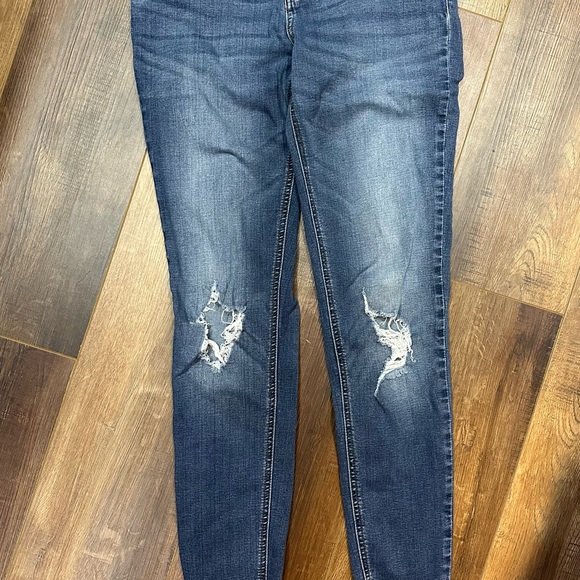 Prosperity Distressed Women's Cropped Jeans - Picture 2 of 4